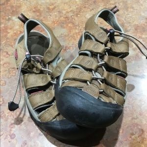 Women’s Keen Waterproof Leather Sandals.